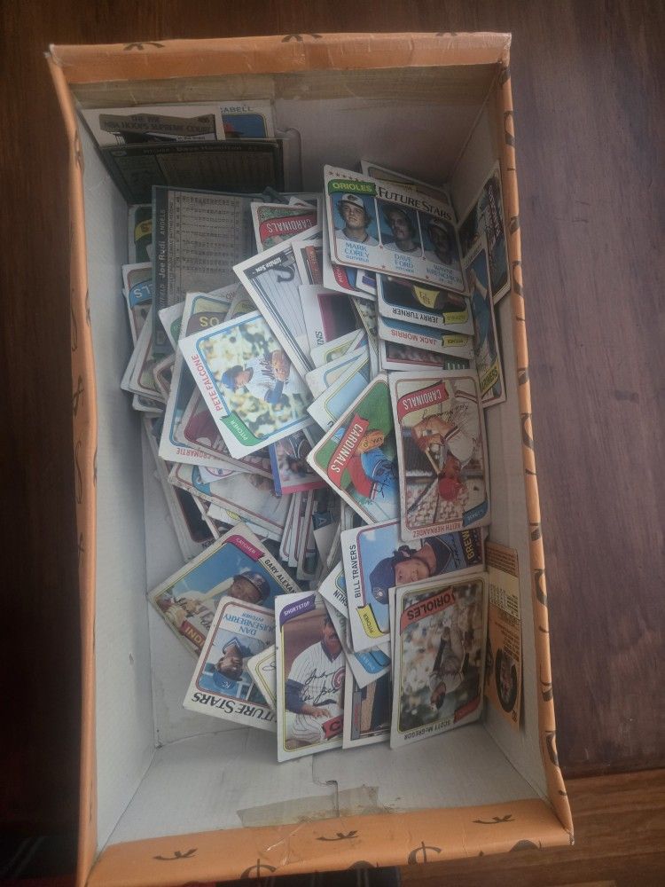 SCORE A HOME RUN 🏃♀️ 🙌 with these vintage Baseball And Basketball 🏀⚾️ Cards!!