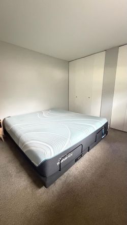 TEMPUR-Adapt®, Medium, King  and TEMPUR-Ergo® Smart Base, King