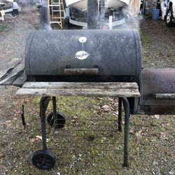 Char-Griller Deluxe Charcoal BBQ with side fire smoker box