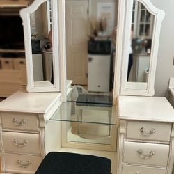 Vanity/ Make Up Table 