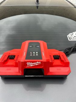 Milwaukee m18 super charger $130 firme precio