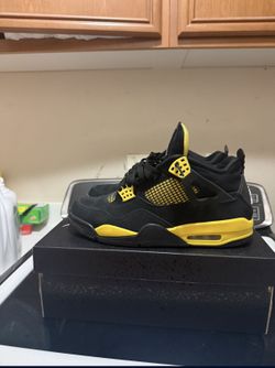 Jordan 4 Thunders