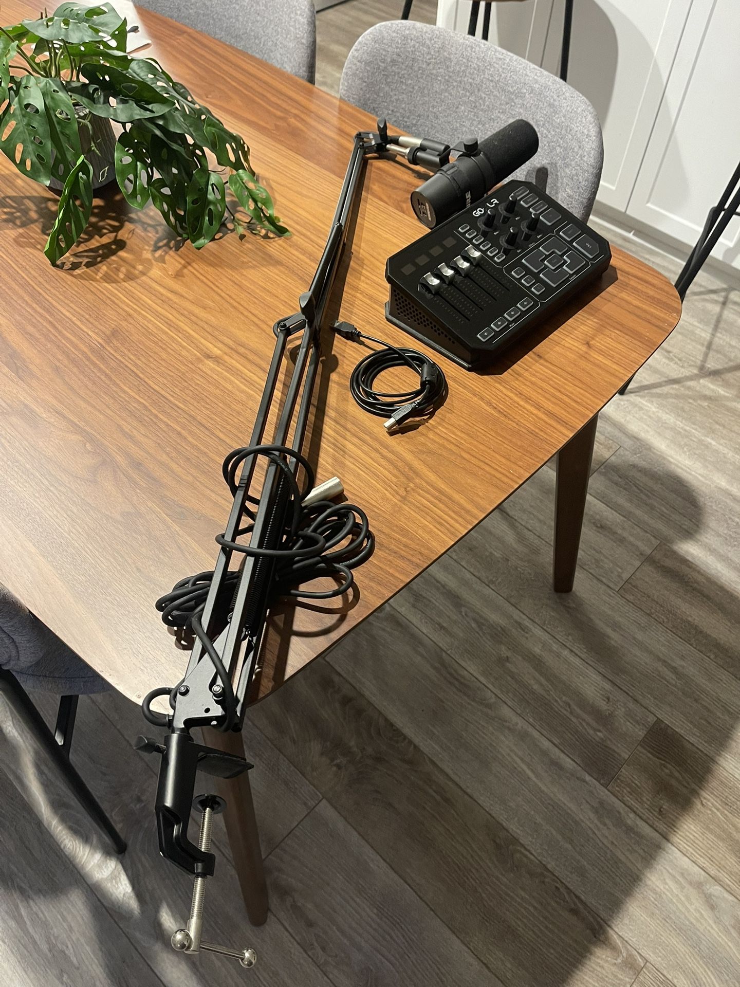Shure SM7B Microphone & TC Helicon GoXLR Broadcaster Platform/Mixer