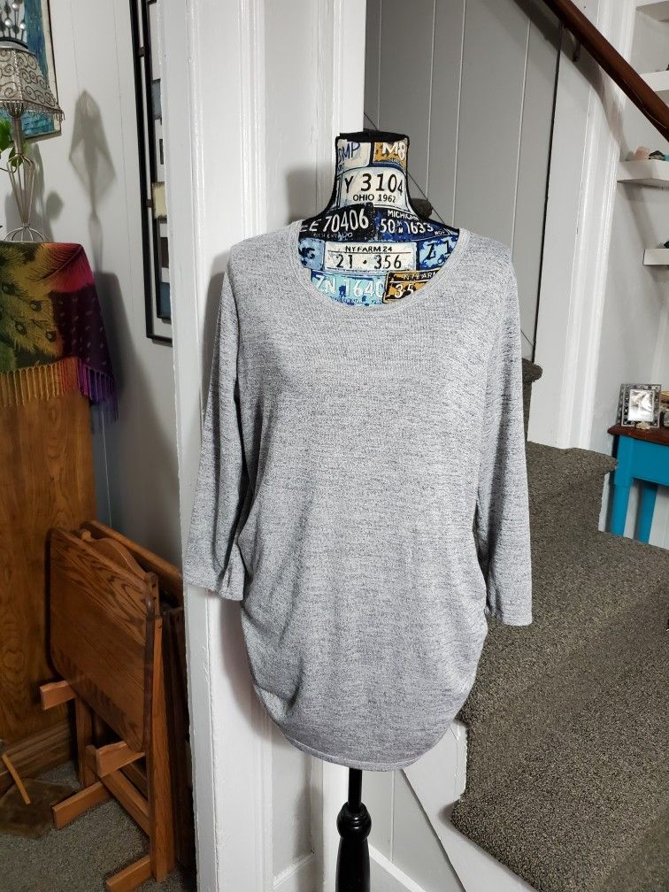 GRAY TUNIC WITH WHITE CROCHETED BACK! 