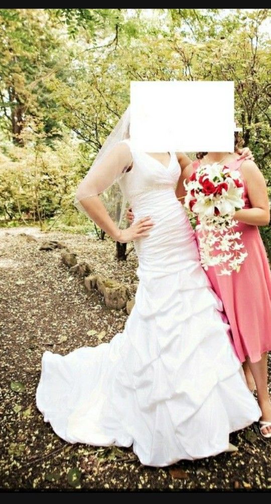 Gordeous Mermaid wedding dress . Like new condition