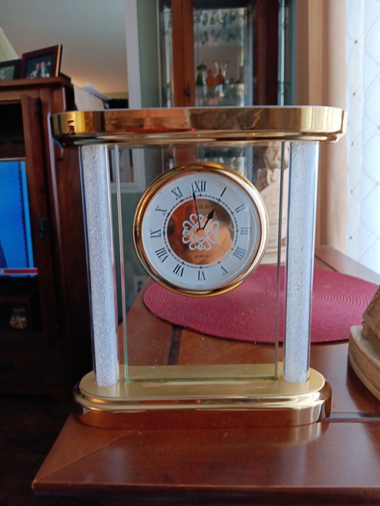 Danbury QUARTZ Mantle Clock