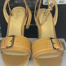 Woman/footwear/sandal/wedge