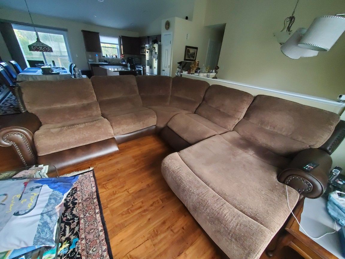 Modular Sectional Couch w recliners and chaise.