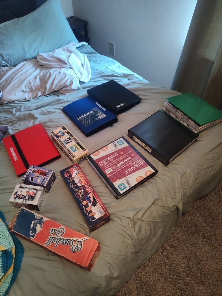 Tons Of NFL NBA And MLB Cards. Rookies Included 