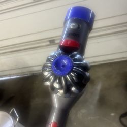 Dyson V8 For Parts 