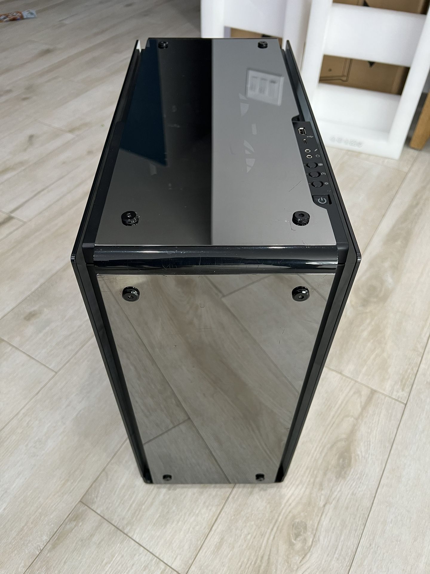 Corsair Crystal Series 570X RGB ATX Mid-Tower Case