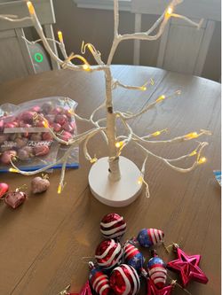 Lighted ornament tree