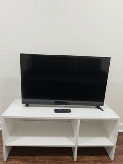 TV 40” con mesa.