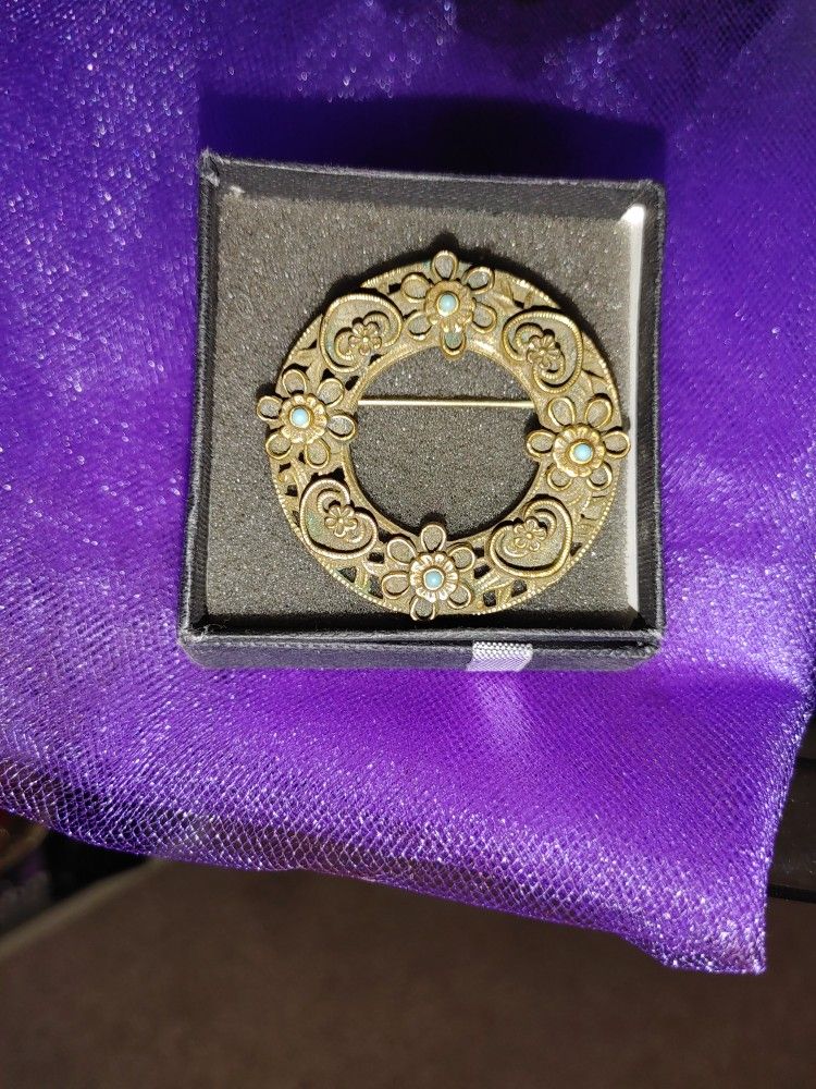 Vintage Looking. Circular Pin