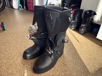 Motorcycle boots