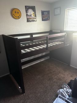 Free - Loft bed