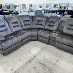 New Grey Sectional With 2 Reclinables 