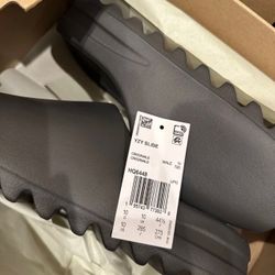 Yeezy Slides 