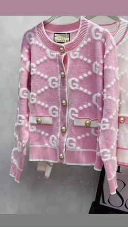 Gorgeous pink sweater size L