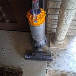 Dyson Vacum Works Very Good