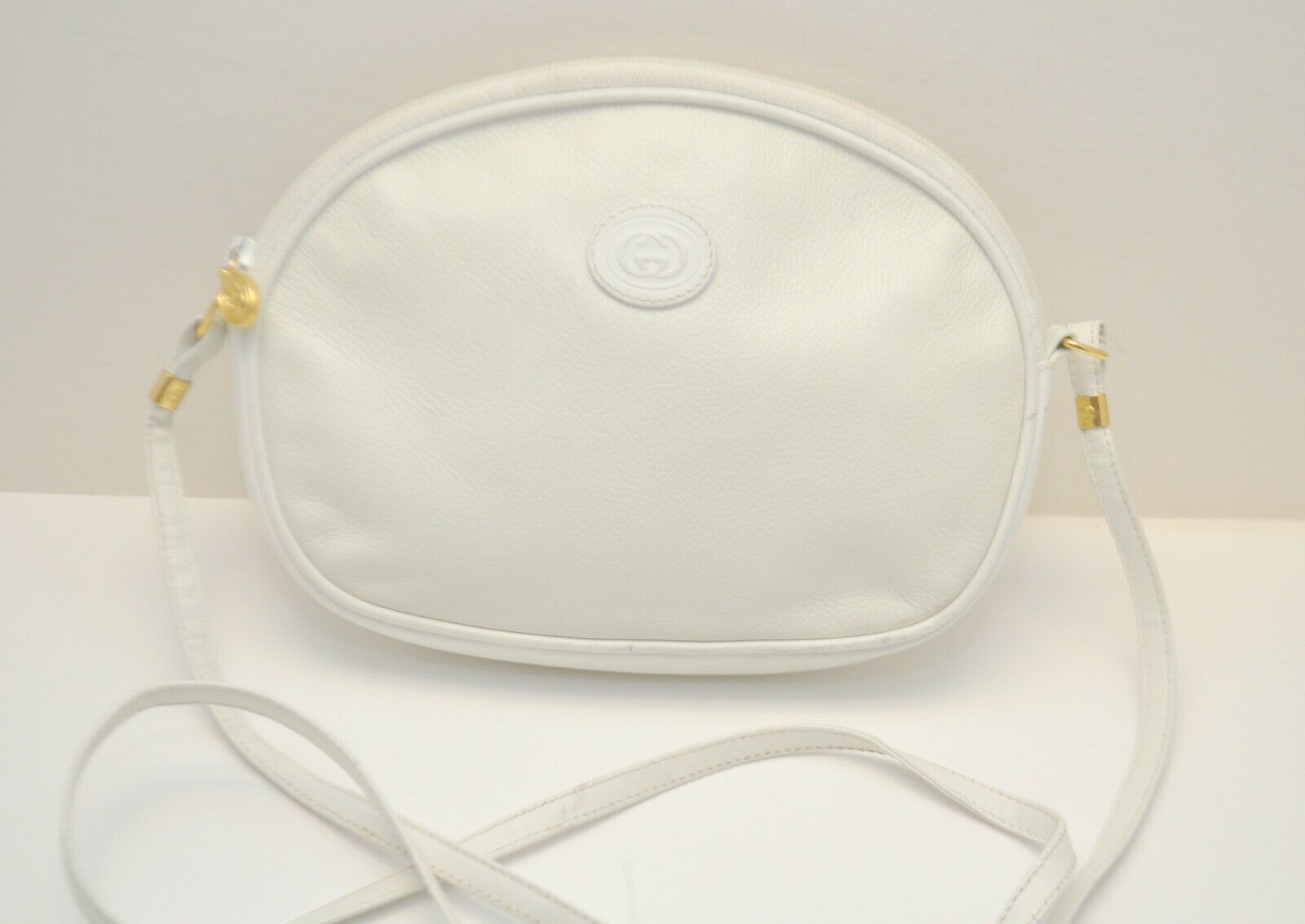 Pre-Owned Vintage Authentic GUCCI GG White Leather Small Shoulder Crossbody Bag
