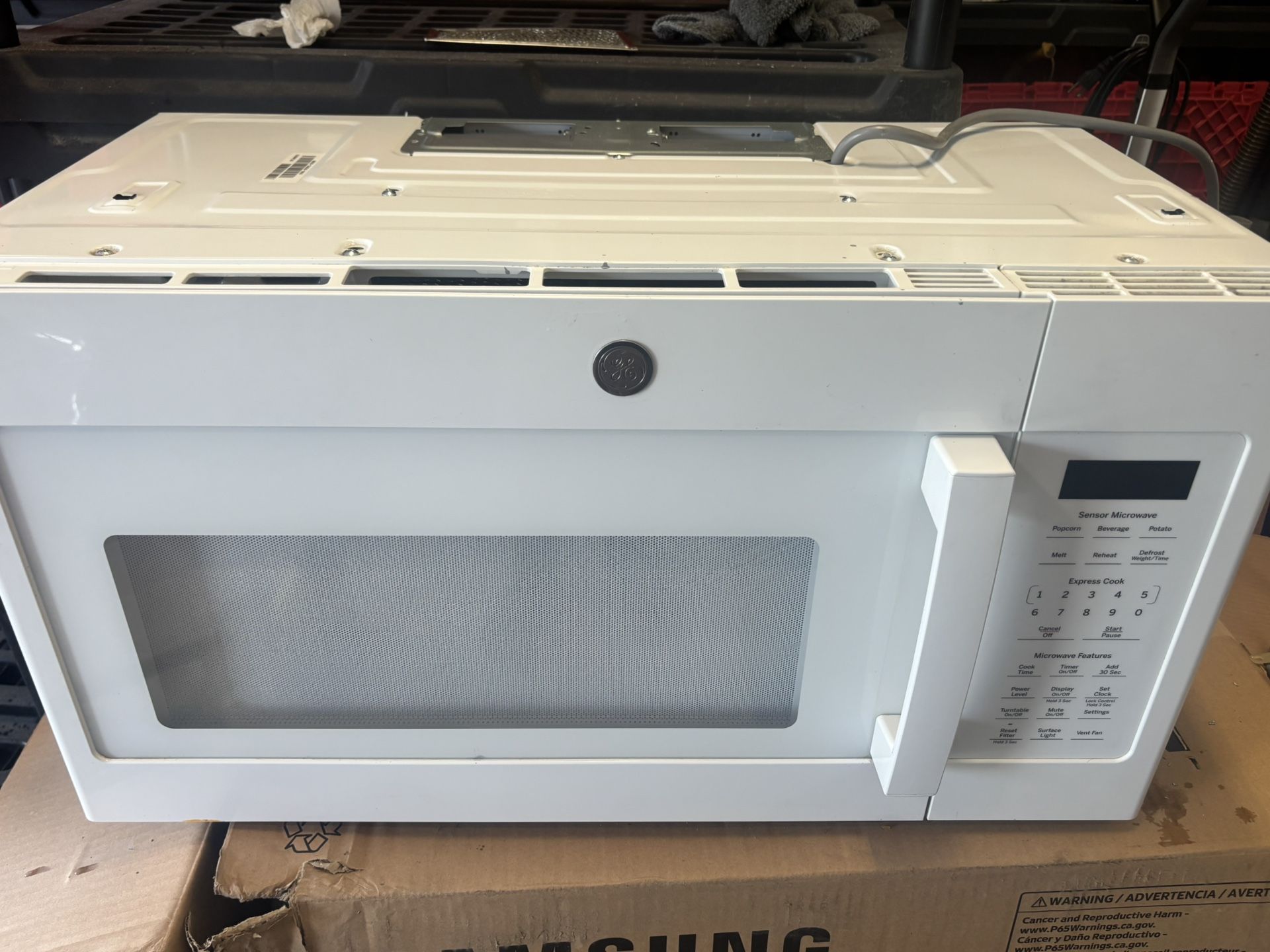 GE Under Cabinet Microwave 30w X 15.5 