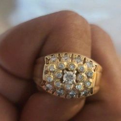 SELLING MY BEAUTIFUL 21 DIAMONDS RING FOR SALE! GREAT DEAL