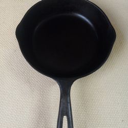 Pre 1960s Unmarked Wagner #5 8in Cast Iron Skillet