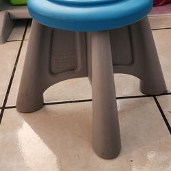 Free Doll House And Art Table W/storage And Stool