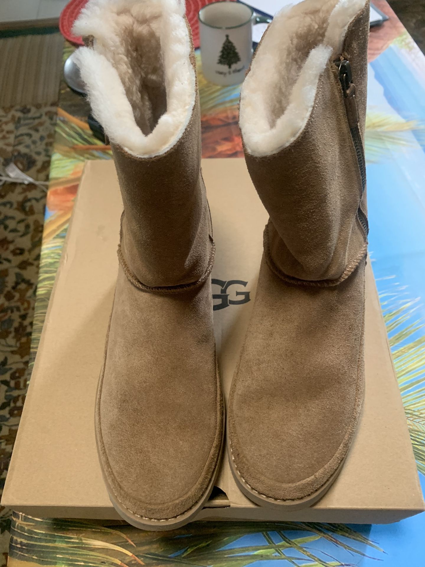 UGG Boots - Women’s Classic Zip Short - Suede Size 9