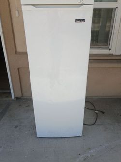 Magic chef upright freezer 5.8 cubic