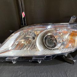 Driver Side White Housing Headlight For Toyota Sienna 2011-2014