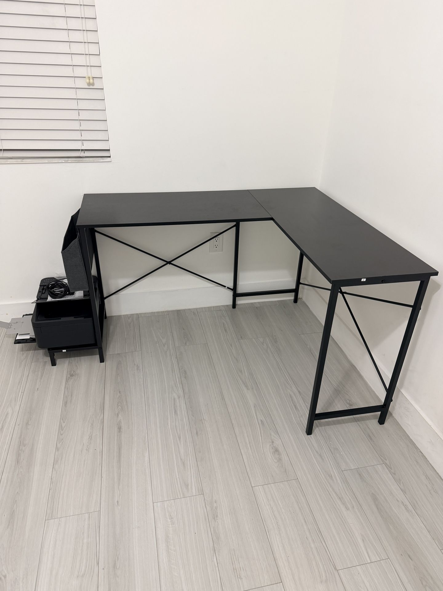 Computer Desk Black Sturdy Design | Homework | Work From Home