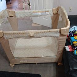 Travel Lite Crib With Stages