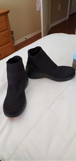 Woman short black boot