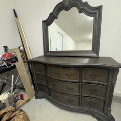 Dresser 