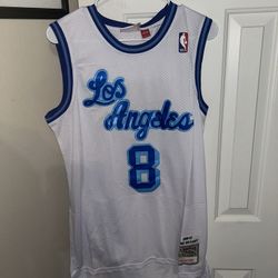 Kobe Bryant size m jersey