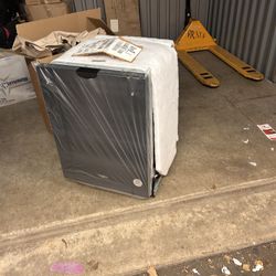 Whirlpool dishwasher black (never used)
