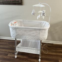 Delta Children Nod Bassinet - Smart Sleeper Wi-Fi