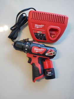 Milwaukee
M12 12V Lithium-Ion Cordless 3/8 in. Drill/Driver, Battery and Charger