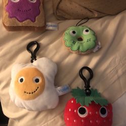 YUMMY/kidrobot plushies