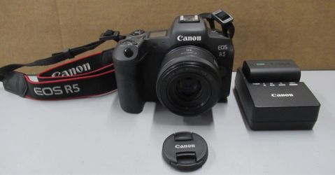 Canon EOS R5 45.0MP Mirrorless Camera w/50mm Lens ( Shutter count only 1,933 )