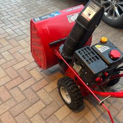 Troy Bilt 24” Snow Blower. 