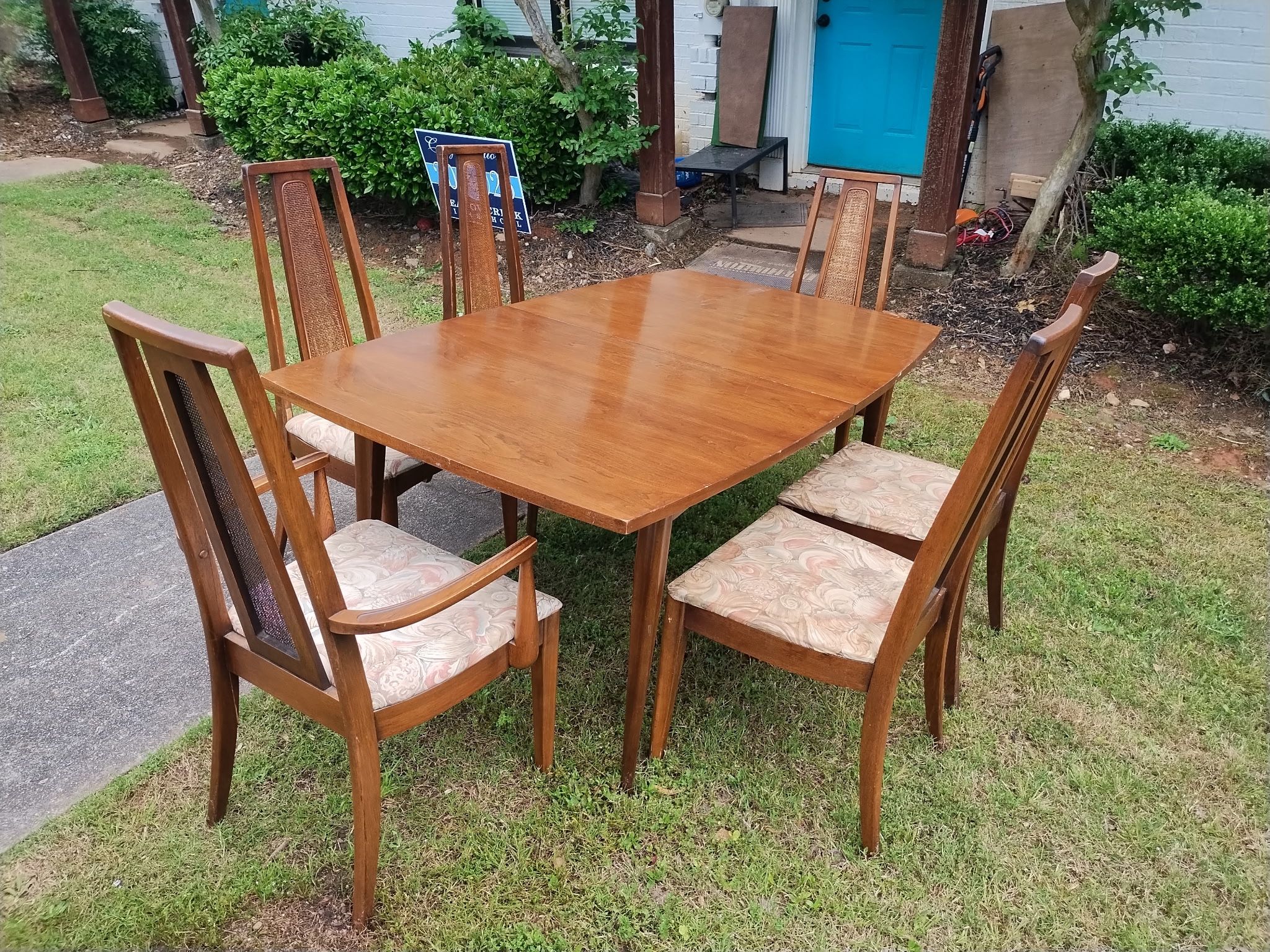 Dining Room Table With Leaf and Chairs