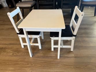 Child Table with 2 Chairs