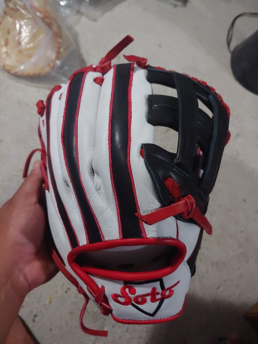 Baseball glove made in mexico