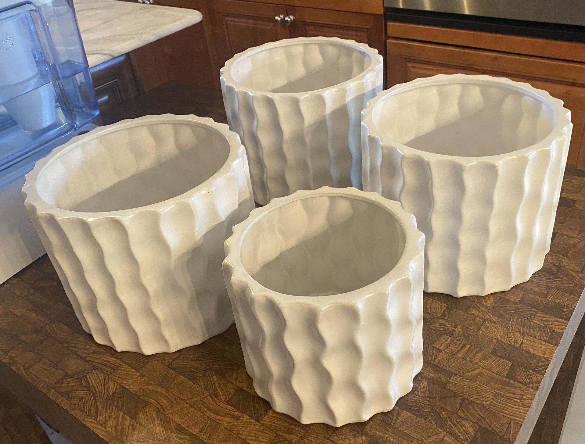 Matte White Ceramic Wavy Pots (4)