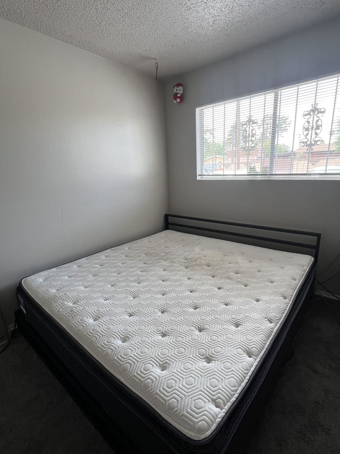 king bed, sleepys hush pillowtop selling with bed frame