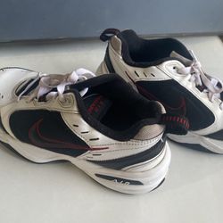 Nike Men’s Size 8 