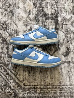 Nike dunk low “UNC 2021” Size 9.5